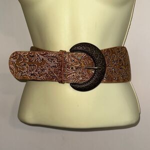 Tan‎ paisley pattern faux tool leather/elastic band & large ornate belt buckle